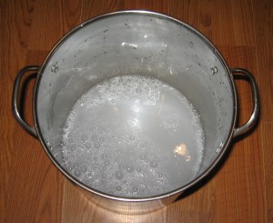 Cooked laundry starch made from cornstarch