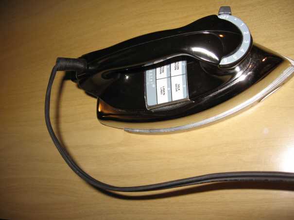 Continental-Electric-Dry-Iron-Bent-Cord